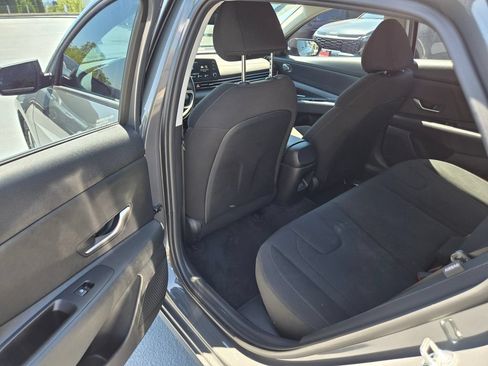 Used 2025 Hyundai Elantra Hybrid FWD image 15