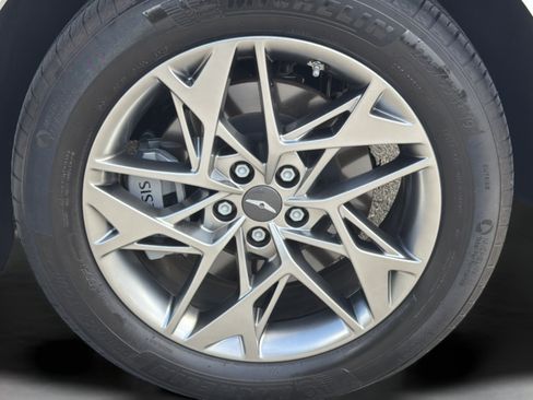 Used 2025 Genesis GV70 2.5T w/ Advanced Package AWD/4WD image 32