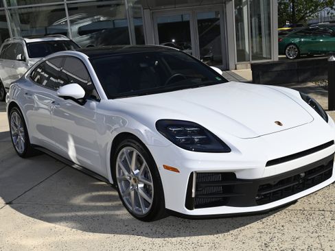 Used 2024 Porsche Panamera 4 image 3
