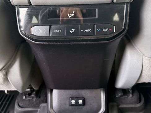 Used 2021 Toyota Highlander XLE image 27