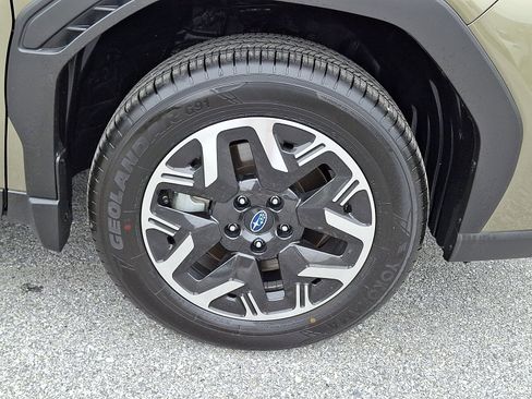 Certified 2025 Subaru Forester Premium AWD/4WD image 8