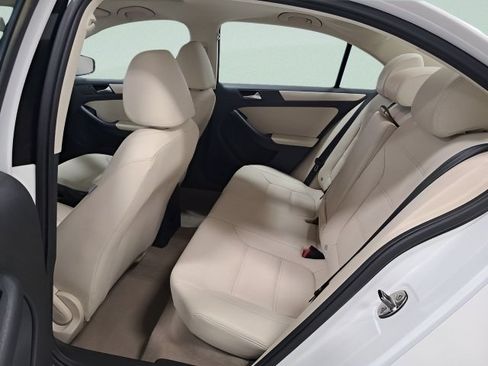 Used 2012 Volkswagen Jetta SE FWD image 17