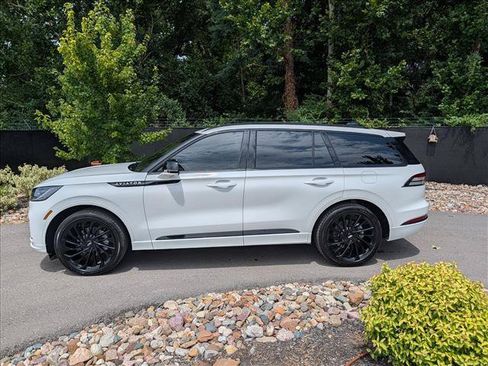 Used 2026 Lincoln Aviator Reserve AWD/4WD image 2