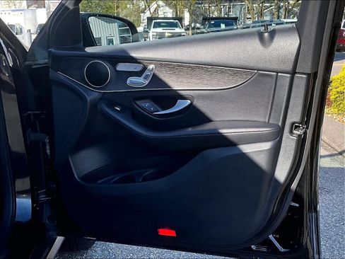 Used 2022 Mercedes-Benz GLC 300 4MATIC w/ Premium Package Lite image 12