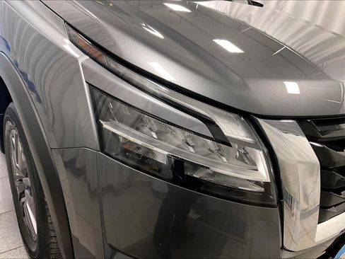 Used 2022 Nissan Pathfinder SV w/ SV Premium Package image 34