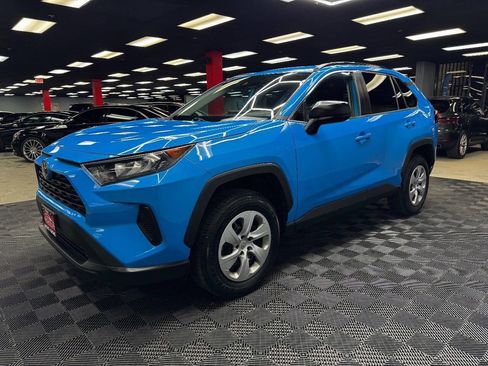 Used 2020 Toyota RAV4 LE FWD image 8