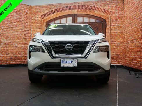 Used 2022 Nissan Rogue SV w/ SV Premium Package image 2
