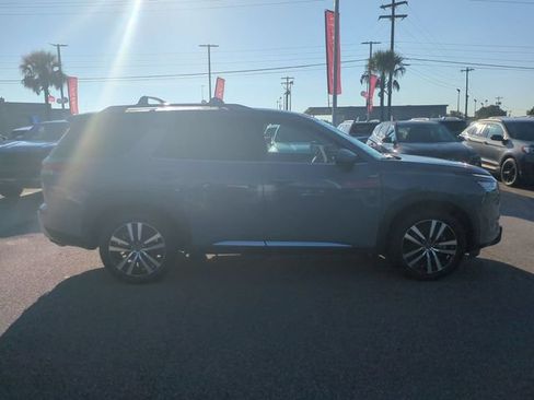 Used 2023 Nissan Pathfinder Platinum w/ Lighting Package (N92) AWD/4WD image 2