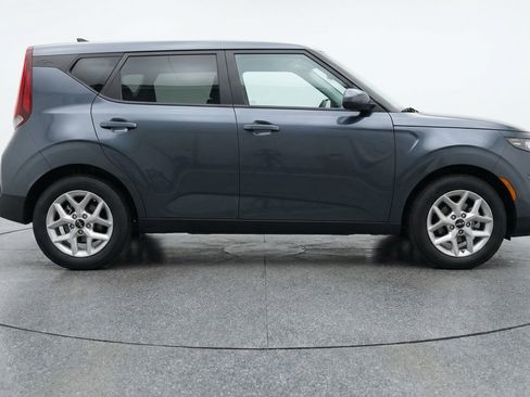 Used 2025 Kia Soul LX w/ LX Technology Package FWD image 11