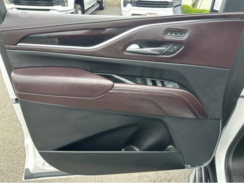 Used 2021 Cadillac Escalade ESV Premium Luxury Platinum image 25