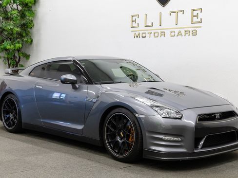 Used 2013 Nissan GT-R Premium image 9