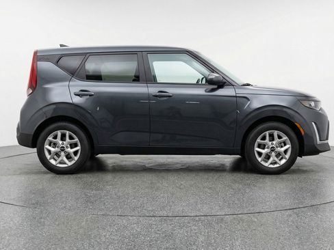 Used 2025 Kia Soul LX w/ LX Technology Package image 11