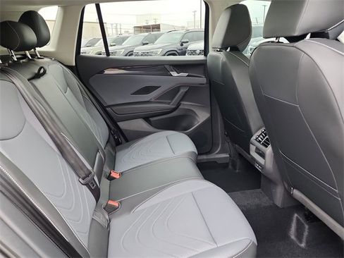 New 2025 Volkswagen Tiguan SE image 16