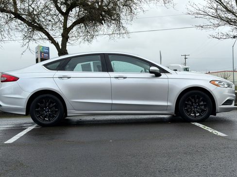 Used 2018 Ford Fusion S image 3