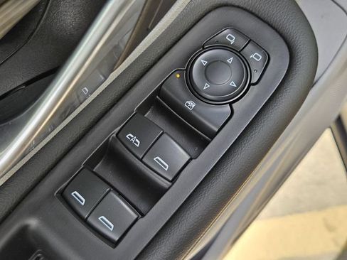 Used 2024 GMC Terrain SLE FWD image 23