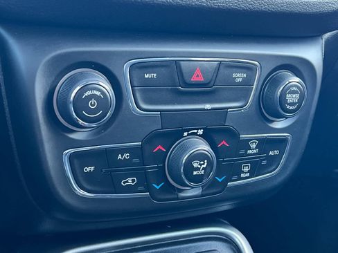 Used 2018 Jeep Compass Latitude w/ Popular Equipment Group image 19