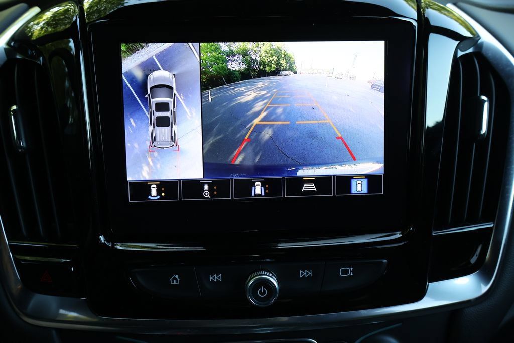Certified 2023 Chevrolet Traverse LT FWD image 18