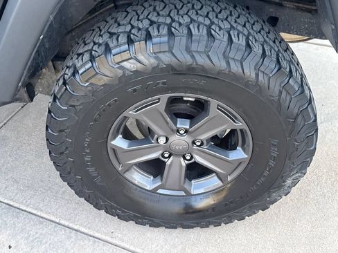 Used 2018 Jeep Wrangler Unlimited Rubicon AWD/4WD image 12