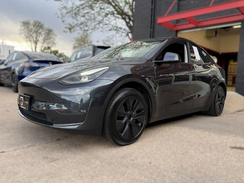 Used 2024 Tesla Model Y Long Range AWD/4WD image 36