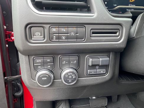 New 2024 GMC Yukon SLT w/ SLT Luxury Package image 15