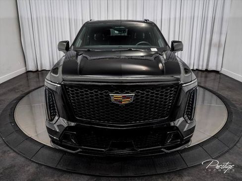 Used 2025 Cadillac Escalade ESV V AWD/4WD image 3