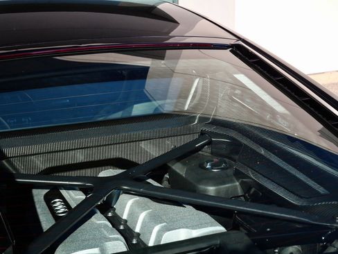 Used 2017 Audi R8 V10 w/ Carbon Exterior Package image 11