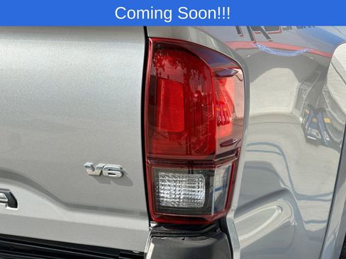 Used 2018 Toyota Tacoma TRD Sport image 27