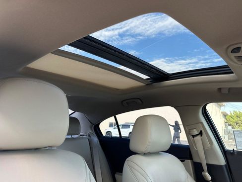 Used 2015 Buick LaCrosse Premium image 19
