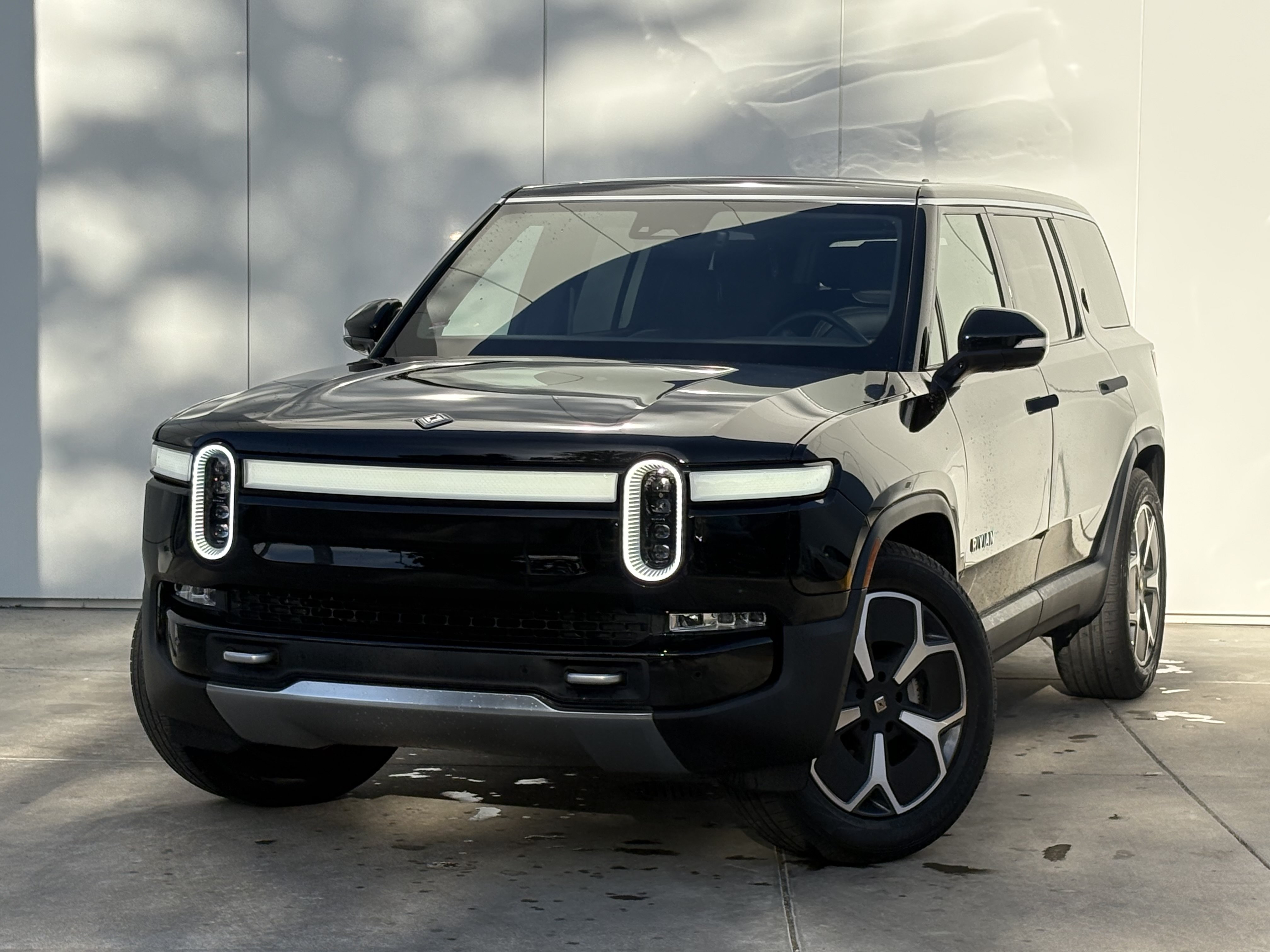 Used 2024 Rivian R1S Adventure Dual AWD/4WD image 1