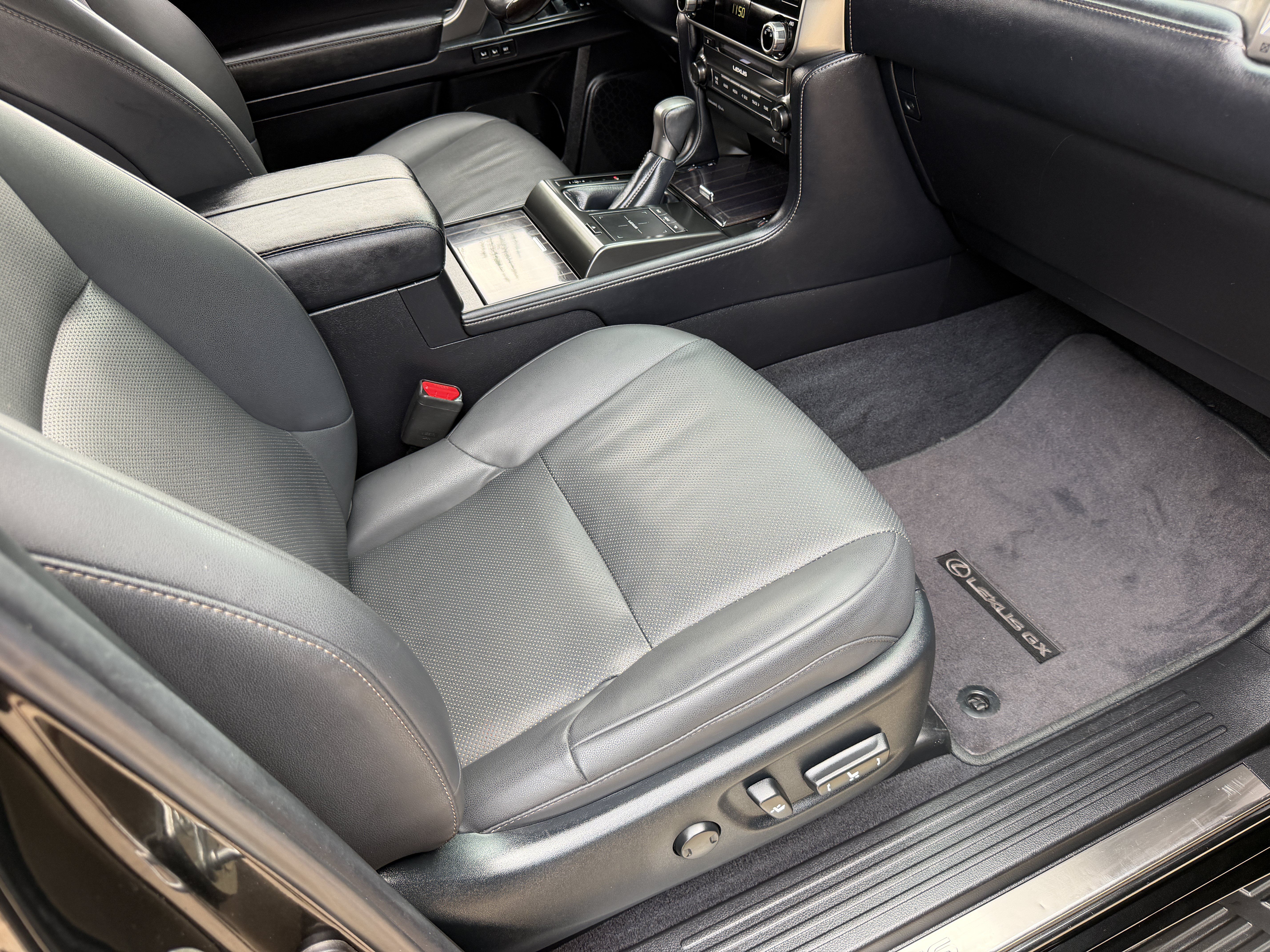 Used 2022 Lexus GX 460 Premium w/ Premium Package AWD/4WD image 14