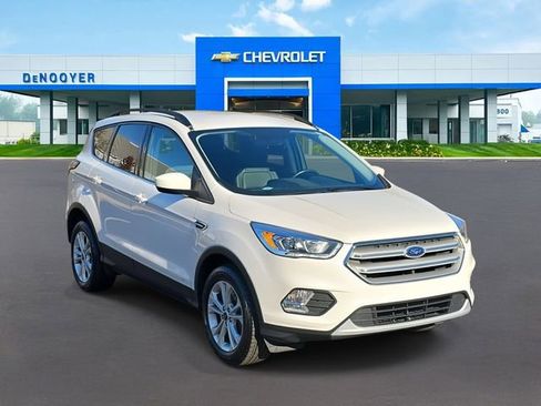 Used 2018 Ford Escape SEL image 3