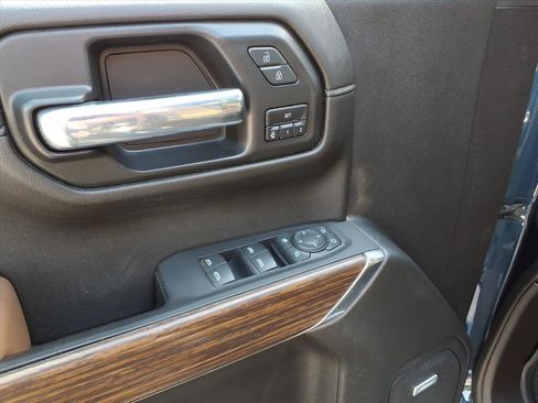 Used 2021 Chevrolet Silverado 1500 High Country w/ Technology Package AWD/4WD image 12