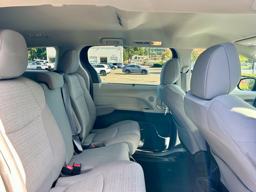 Certified 2024 Toyota Sienna LE AWD/4WD image 15