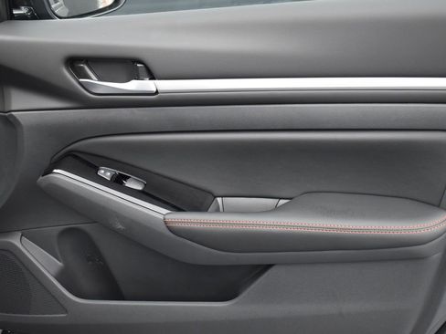 New 2025 Nissan Altima 2.5 SR image 8