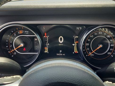 Used 2019 Jeep Wrangler Unlimited Sahara AWD/4WD image 27