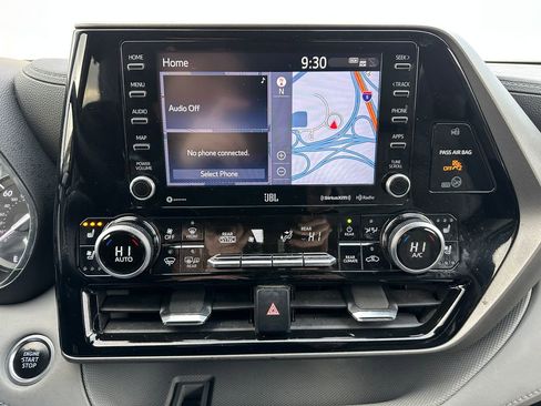 Used 2021 Toyota Highlander Limited image 18