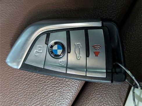 Used 2021 BMW X6 xDrive40i w/ M Sport Package image 31