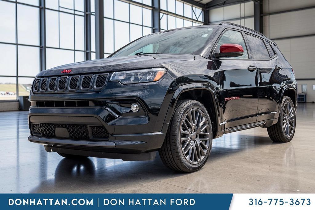 Used 2023 Jeep Compass Limited AWD/4WD image 1