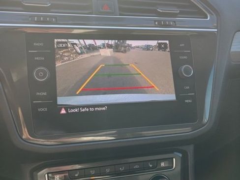 Used 2021 Volkswagen Tiguan SE image 46