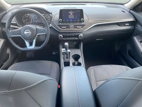 Used 2025 Nissan Altima 2.5 SV FWD image 13