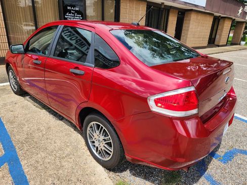 Used 2010 Ford Focus SE image 4