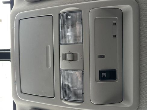 Used 2018 Nissan Titan SV w/ SV Convenience Package image 36