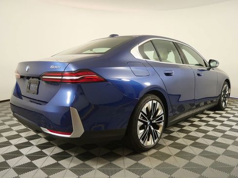 Certified 2025 BMW 530i image 3