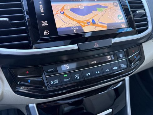 Used 2017 Honda Accord Touring image 24
