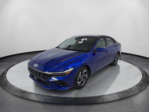 Used 2025 Hyundai Elantra SEL FWD image 1