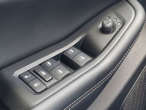 Used 2024 Jeep Grand Cherokee Altitude AWD/4WD image 12