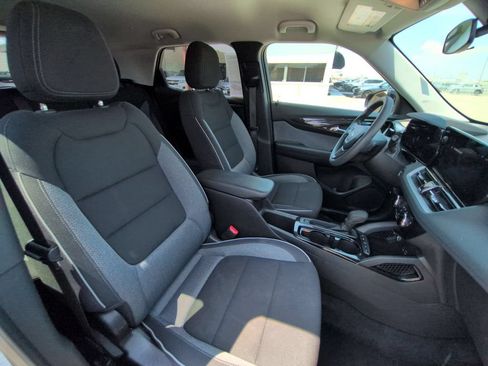 Used 2025 Chevrolet TrailBlazer LT AWD/4WD image 30