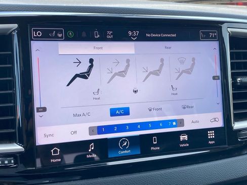 Used 2024 Chrysler Pacifica Touring-L image 22