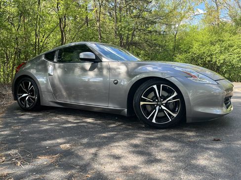 Used 2009 Nissan 370Z Touring w/ Sport Pkg RWD image 17