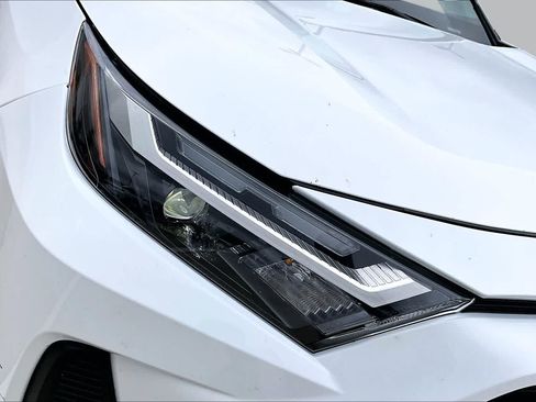 Used 2025 Toyota RAV4 XLE FWD image 28